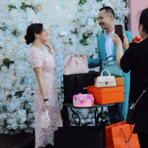 Angel Karamoy Instagram - Selamat ulang tahun yaa @realangelkaramoy semoga kamu suka dengan surprisenya dan kadonya,Semoga di umur barunya makin happy terus dan bahagia yaa,ā¤ļøā¤ļøā¤ļø
