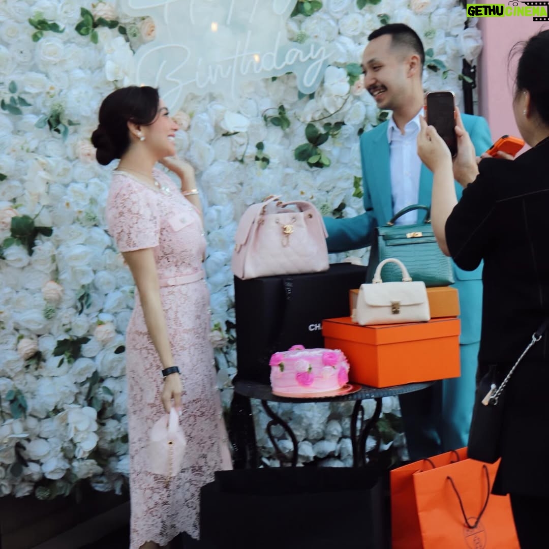 Angel Karamoy - 41.4K Likes - Selamat ulang tahun yaa @realangelkaramoy semoga kamu suka dengan surprisenya dan kadonya,Semoga di umur barunya makin happy terus dan bahagia yaa,❤️❤️❤️