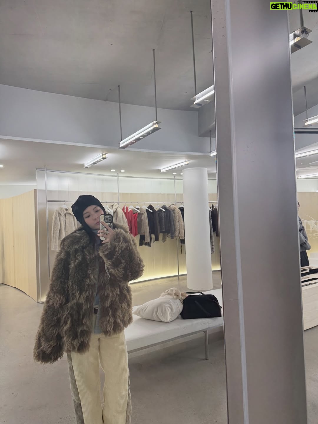 Angel Lam Chin-Ting - 3.9K Likes - Surrounded by wonderful people and good things 🌠