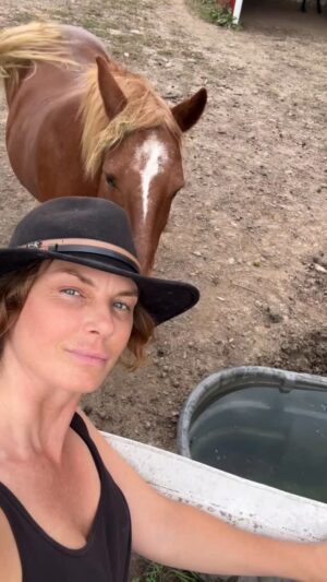 Angela Lindvall Instagram - 🎶 @lukasnelsonofficial
#simplelifestyle