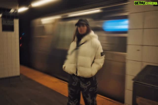 Angélica Blandón - 1.2K Likes - El sueño de Reina. 🇺🇸🗽
Hace 20 años rodábamos en fílmico PARAÍSO TRAVEL . 🇨🇴