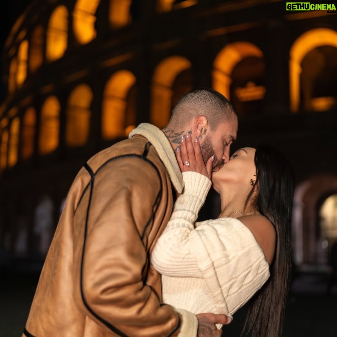 Angie Arizaga - 562.4K Likes - Si Si Si !! Y Mil Veces Si ! Ni en el mejor de mis sueños me espere esta sorpresa, eres lo mejor que me ha pasado y estoy feliz de saber que tendré toda mi vida contigo . Gracias por amarme tan bonito 🤍✨
TE AMOOOOO 🤍🤍🤍🤍🤍🤍
30/12/25💍