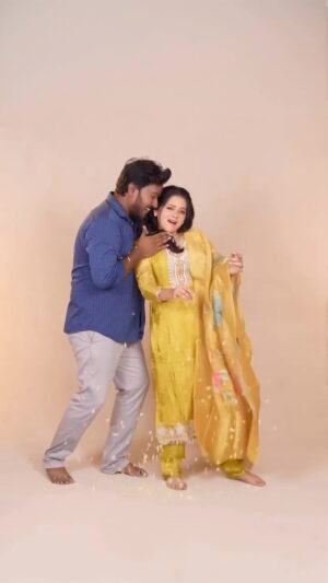 Anitha Sampath Instagram - Kannukutties vandhachi unga Anitha Sampath reel ๐๐ฅฐ
Beautiful costumes from @thelegendsaravanastores
Thanks to the team of Anitha Sampath reels๐น๐ฅฐ๐๐
Makeup styling @makeupby_rinu
Hairdo @shalini_hairartist
Cameo & production @itsme_pg
New Year & Pongal Exclusive Collections @thelegendsaravanastores
๐Padi ๐T Nagar , Chennai
Muthu Jarigai Pattu, Swarnamala Pattu , Playboy , Yuvathi , Ninasa , Couple Combo Collections & much more Trending Collections
Biggest Christmas , New Year , Pongal Giveaway Celebration ๐ฅณ
โน50,00,000 Worth giveaways โข 3000 Winners โข 100 Winners Everyday โข
From Dec 12th to Jan 10th
Latest Designs ๐ Largest Collections ๐คฉ Lowest Price โบ๏ธ
Unbelievable Jewellery Offer๐ฅฐ
โข โน1,500 off per sovereign
โข Always 5% lesser price than market price
Do check out their โSmart Chit Schemeโ
#legendsaravanastores
#anithasampath #anithasampathreels
#kannitheevuponna #asr