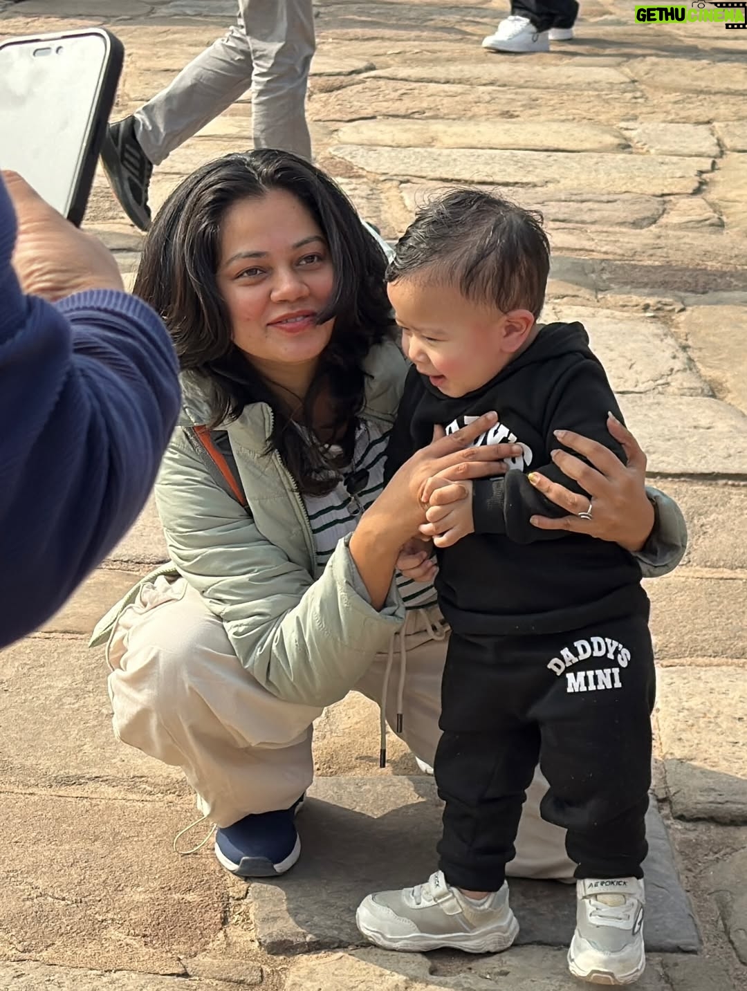 Anitha Sampath - 176.9K Likes - இவன் original அம்மா கூட இவ்ளோ matching-ஆ இல்ல 🤣
Comment the cutest pic 🥹❤️
📍Qutub minar ,Delhi 

.
.
.
.
..
#anithasampath #anithasampathindelhi #goldentriangle
