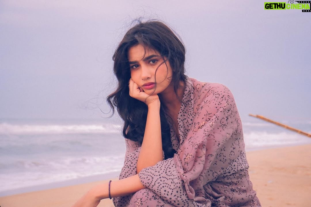 Anjali Anish - 3.1K Likes - resting beach face 🌊