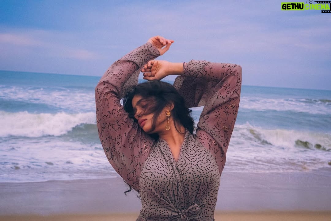 Anjali Anish - 3.1K Likes - resting beach face 🌊