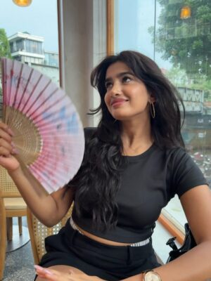 Anjali Anish Instagram - nothing beats a jet2 holiday 🪭🐉