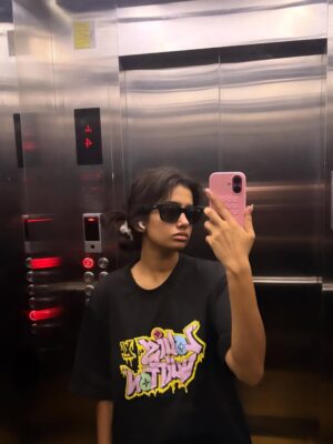 Anjali Anish Instagram - nothing beats a jet2 holiday 🪭🐉