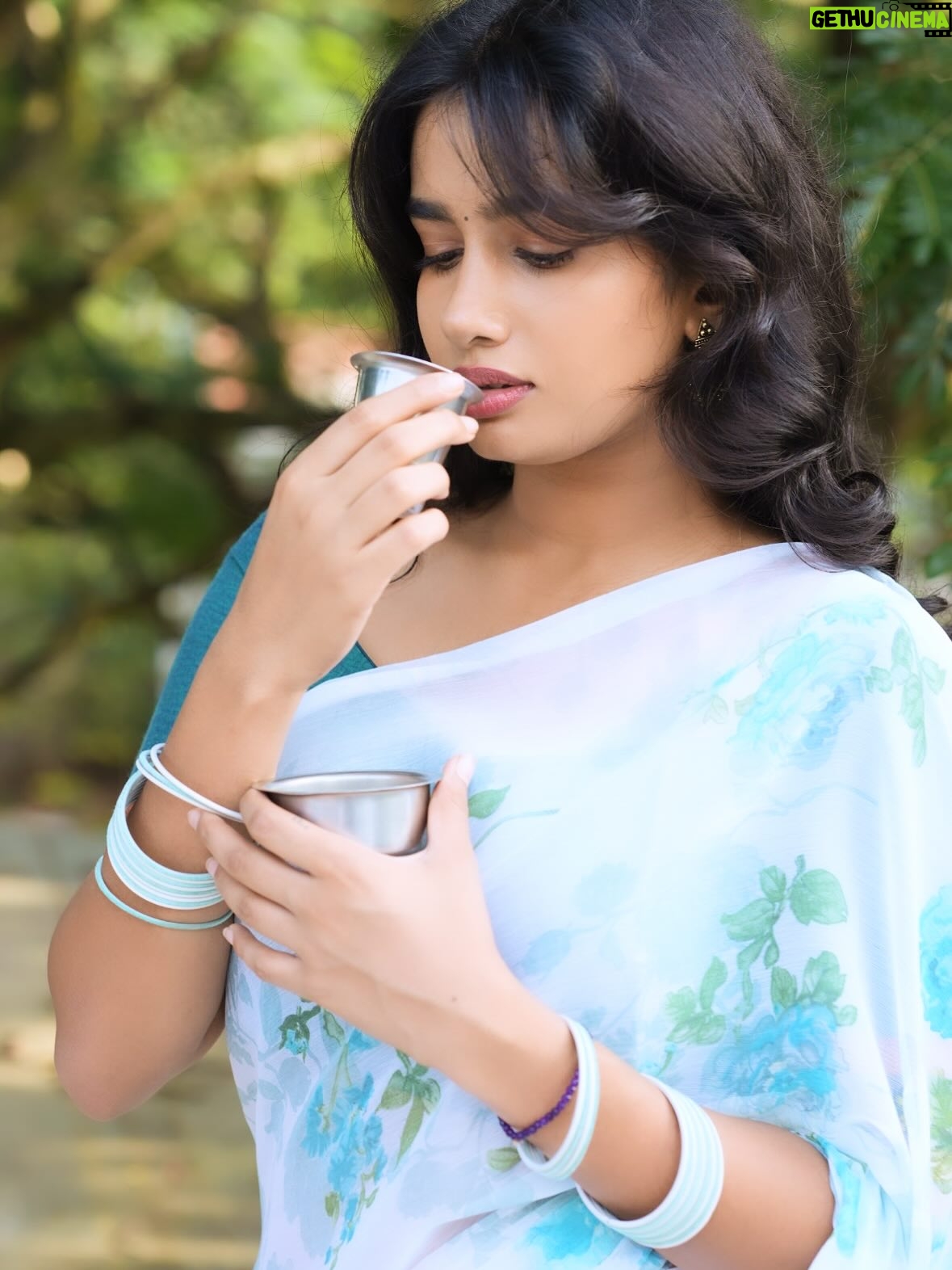 Anjali Anish - 16.6K Likes - ☕️🌧️🌀🦋
.
.
Photos by @nithishayyod 
Outfit by @assyadesigner