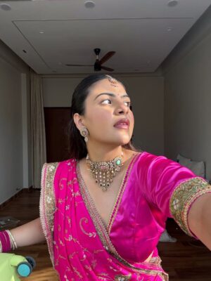 Anjali Kaushik Instagram - Winter weddings💌>>>>
.
.
.
#weddinginspo #shaadiseason #beautiful #fyp #lehengalove
Wedding outfits, no makeup makeup look, beautiful, ootd, fyp, explorepage, wedding jewellery, pink lehengas, shaadi outfits, bridesmaids outfits, cute, indian wedding