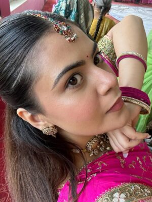 Anjali Kaushik Instagram - Winter weddings💌>>>>
.
.
.
#weddinginspo #shaadiseason #beautiful #fyp #lehengalove
Wedding outfits, no makeup makeup look, beautiful, ootd, fyp, explorepage, wedding jewellery, pink lehengas, shaadi outfits, bridesmaids outfits, cute, indian wedding