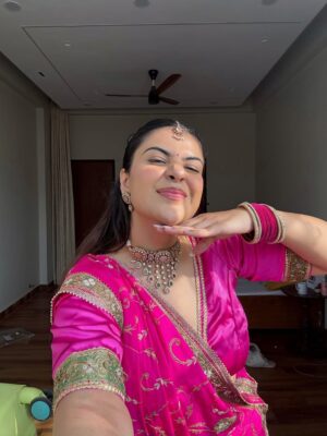 Anjali Kaushik Instagram - Winter weddings💌>>>>
.
.
.
#weddinginspo #shaadiseason #beautiful #fyp #lehengalove
Wedding outfits, no makeup makeup look, beautiful, ootd, fyp, explorepage, wedding jewellery, pink lehengas, shaadi outfits, bridesmaids outfits, cute, indian wedding