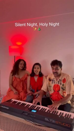 Anjali Sivaraman Instagram - A belated Merry Christmas to you all!! From our Glossfam to yours 🙏🏽❤️🎄🤶🏼🤶🏼🎅🏽
