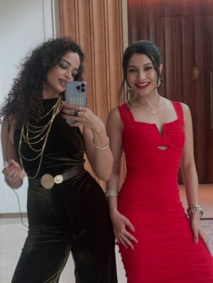 Anjali Sivaraman Instagram - A week in December ❤️
Work, music, friends, cattos🥰
