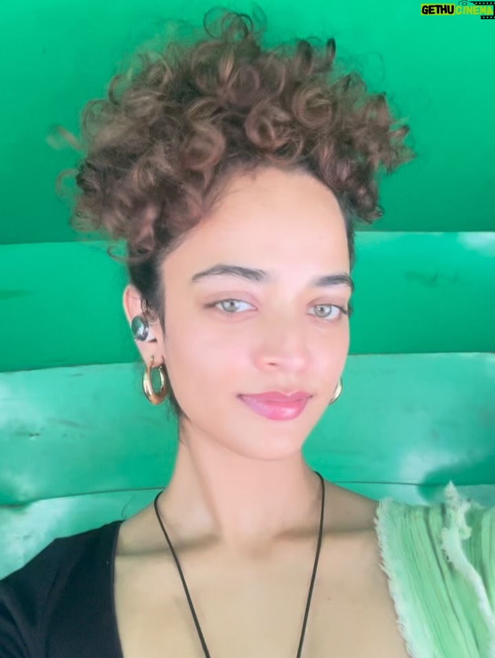 Anjali Sivaraman - 38.8K Likes - How many auto selfies is too many? 🤔🥰😋