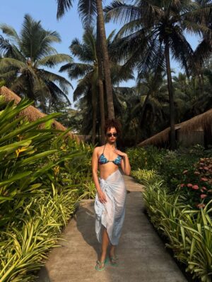 Anjali Sivaraman Instagram - Another day in paradise ❤️🥰🍹
@palmagoa @ashwe351 

Thanks for making this happen @anukriti_rathore 🫶🏾🫶🏾