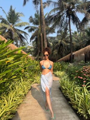 Anjali Sivaraman Instagram - Another day in paradise ❤️🥰🍹
@palmagoa @ashwe351 

Thanks for making this happen @anukriti_rathore 🫶🏾🫶🏾