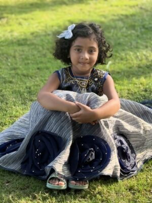 Anjana Srinivas Instagram - Kodi kangalo pothathu..

Anjana X safa bonding💥❤️

#anjali #anjanasrinivas #maari #zeetamil #zee #zeeonthegoreels #insta #india #inspiration #instagram #instagood #instamood #instapic #celebreties #actress #actorslife #childartist #safachildartist #kids #kidslove #kidsfashion #cute #cutepic #kidspose