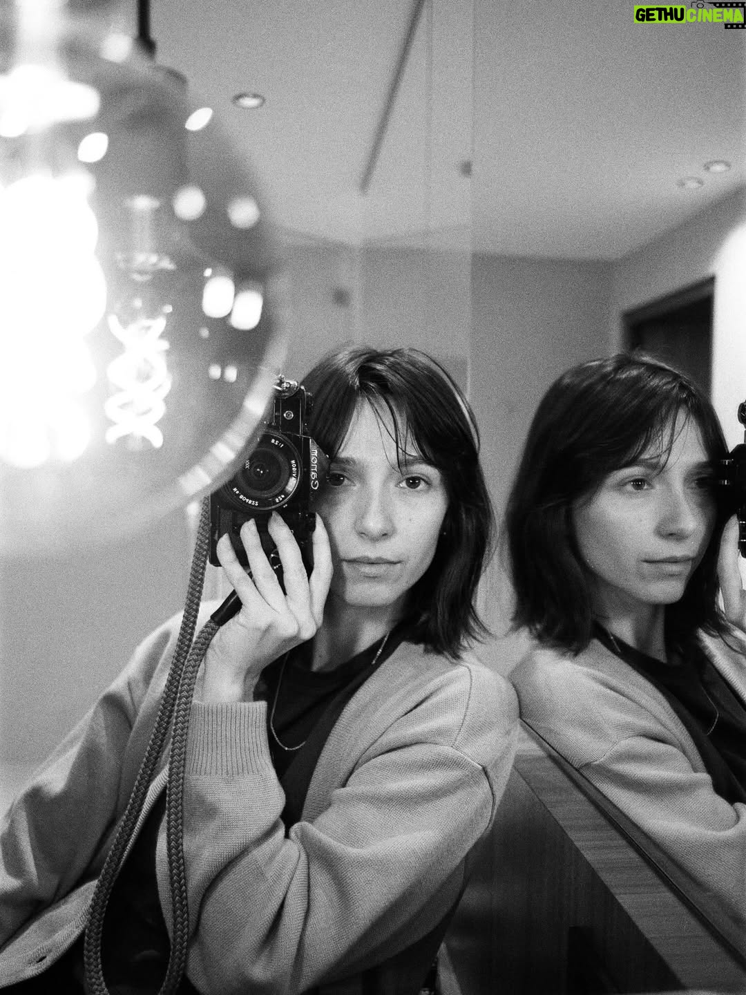 Anjelica Bette Fellini - 1.7K Likes - I’ve been meaning to make this page for a while….Today I did.

📷

Analog by Anjelica.