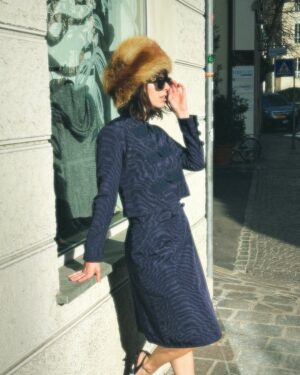 Anjelica Bette Fellini Instagram - Local Italian craftsmanship, done right 

hand sown 1960s Gina Mianchini Moiré silk set paired with a hat from Bolzano’s atelier Biasion

Anjelica for Pezzi di Perla, 📷 by @evavgelder 
special thanks to @staeaeaef