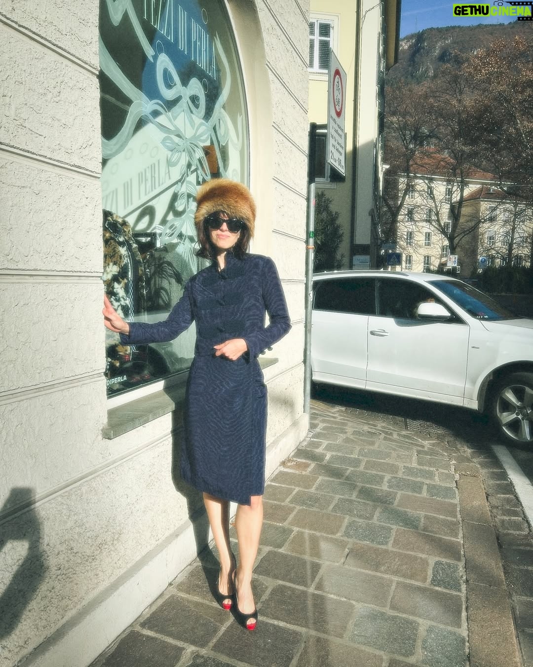 Anjelica Bette Fellini - 278 Likes - Local Italian craftsmanship, done right 

hand sown 1960s Gina Mianchini Moiré silk set paired with a hat from Bolzano’s atelier Biasion

Anjelica for Pezzi di Perla, 📷 by @evavgelder 
special thanks to @staeaeaef