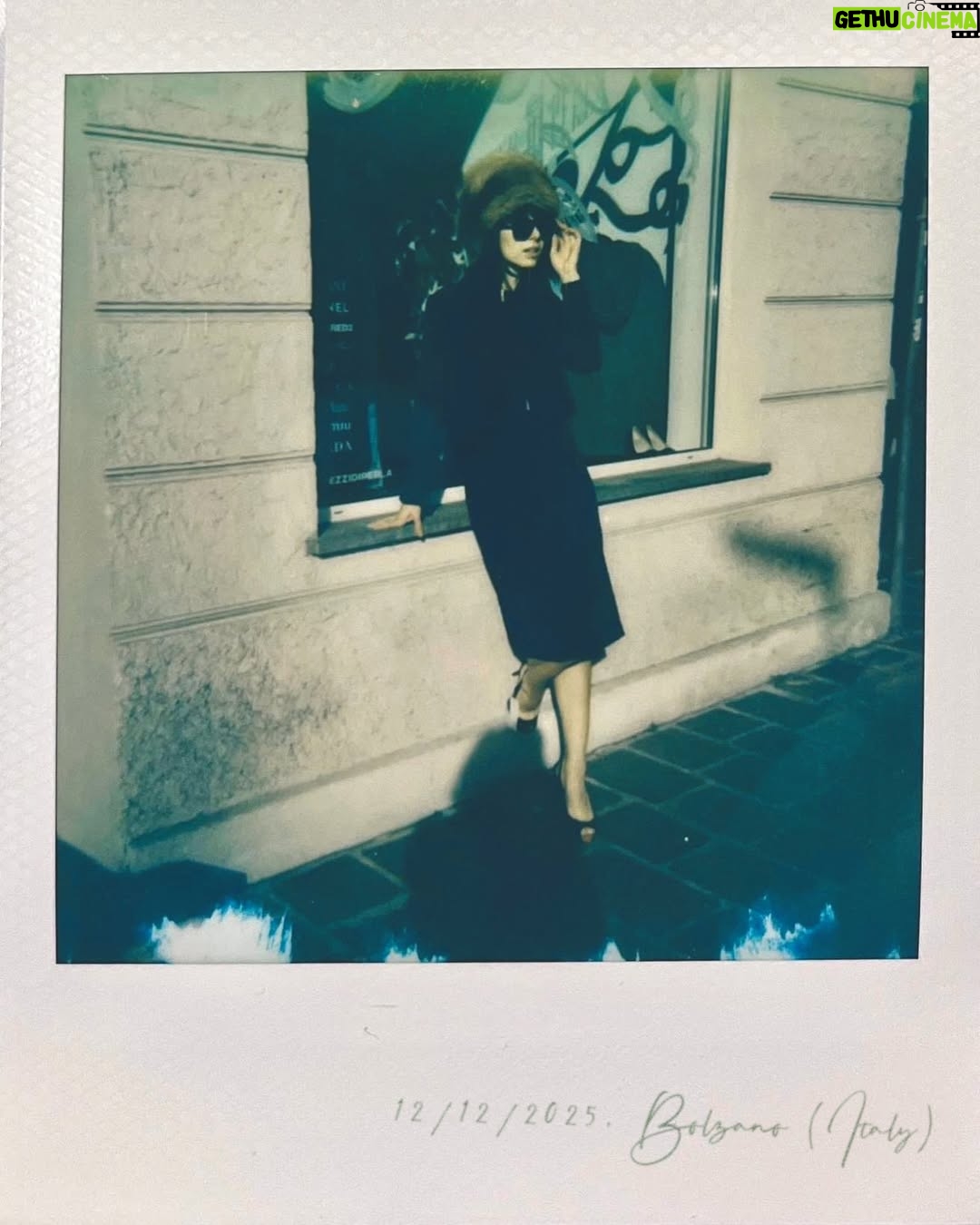 Anjelica Bette Fellini - 278 Likes - Local Italian craftsmanship, done right 

hand sown 1960s Gina Mianchini Moiré silk set paired with a hat from Bolzano’s atelier Biasion

Anjelica for Pezzi di Perla, 📷 by @evavgelder 
special thanks to @staeaeaef