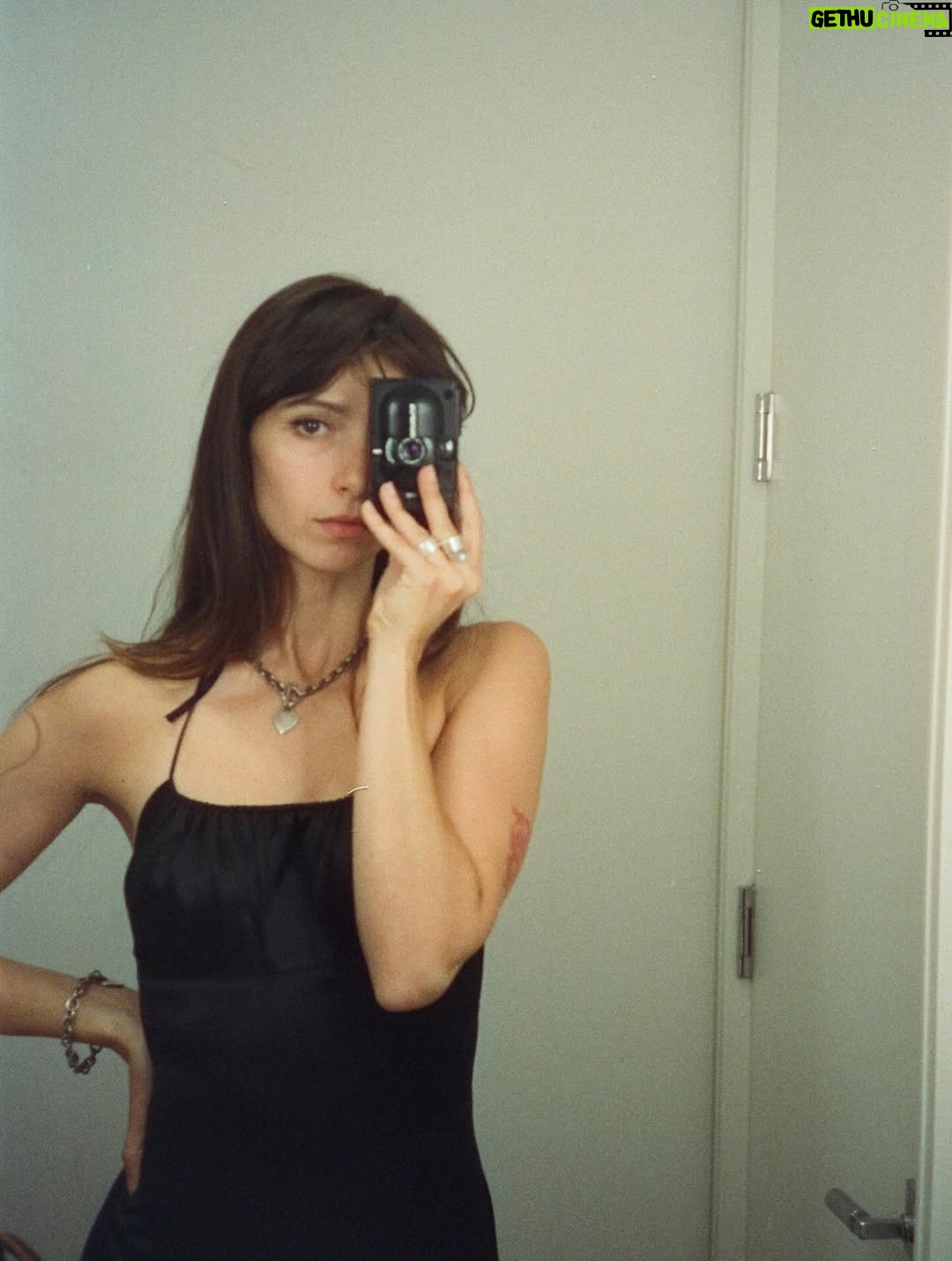 Anjelica Bette Fellini - 1.7K Likes - I’ve been meaning to make this page for a while….Today I did.

📷

Analog by Anjelica.