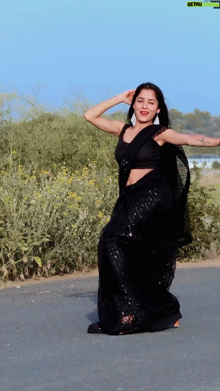 Anju Mor - 313.5K Likes - Any Black colour lovers here???😁
.
.
.
#anjumordance #anjumor #reelsinstagram #reelitfeelit #reelsvideo