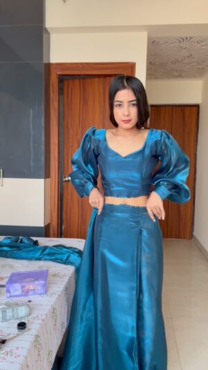 Anju Mor Instagram - GRWM for Marriage🦋 | Rate it out of 10🙈
Saree by @ticklingcollections 🫶♥️
.
.
.
#anjumor #reelsinstagram #reelitfeelit #grwm #anjumor #anjumordance