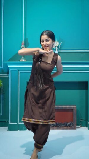Anju Mor Instagram - Note a mistake and Thank you for 25M views 🥹
.
.
.
#anjumordance #anjumor #reelitfeelit #reelsvideo