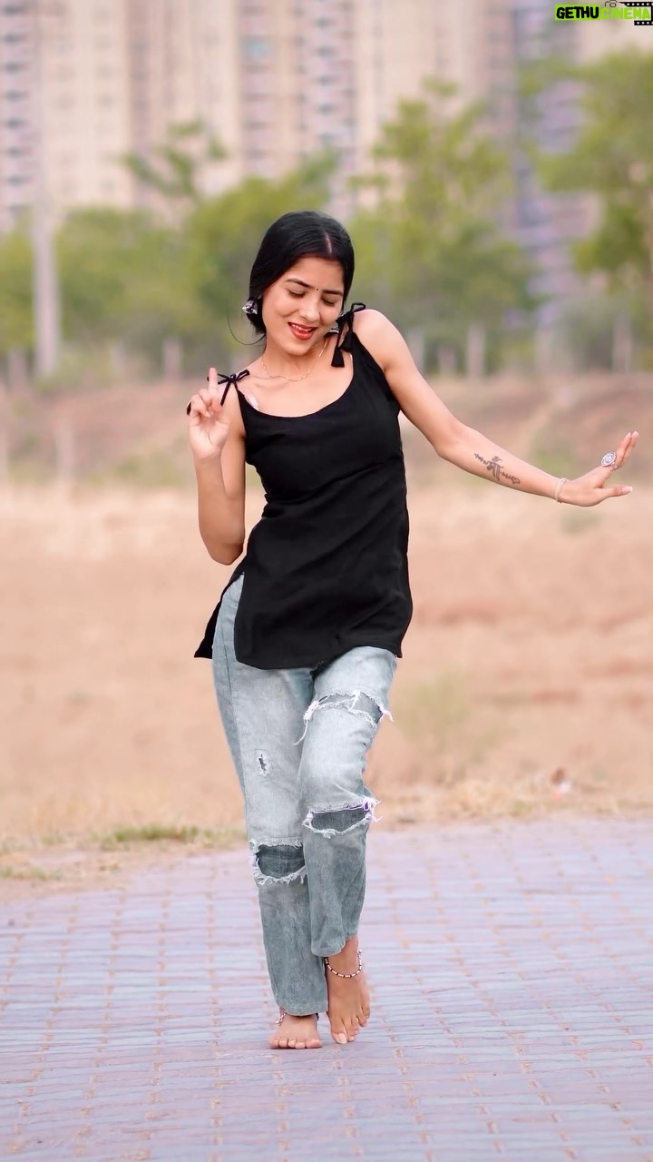 Anju Mor - 162.3K Likes - Any black lover here?🖤
.
Beautiful Kurti @shalu_odwal_designer 
.
.
.
#anjumordance #anjumor #reelsinstagram #reelitfeelit