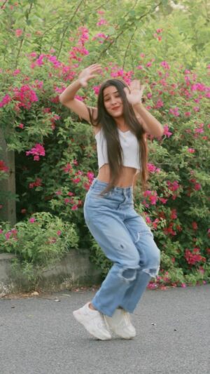 Anju Mor Instagram - Tere Rang mi🌸🫣
.
.
.
.
.
.
#anjumor #trendingreels #reelsinstagram #reelitfeelit