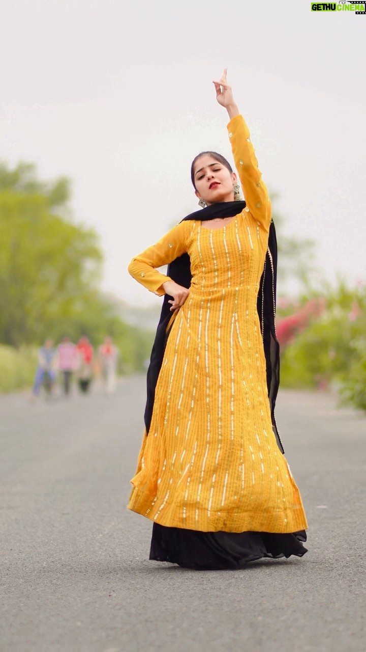 Anju Mor - 696.2K Likes - Your favourite Dance or background view?😍
.
.
.
.
#anjumordance #trendingreels #reelitfeelit #reelsinstagram
