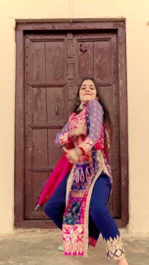 Anju Mor Instagram - Gabar bhi nache ga🔥
.
Suit @avani_ethnic_shop
.
.
#anjumor #reelsvideo #reelsinstagram #viral #gabarbhinachega #haryanvisong
