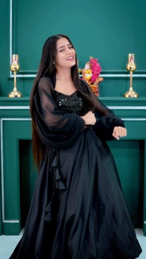 Anju Mor Instagram - Hey kanchan in Black🖤wait for last setp🫣
.
.outfit @ticklingcollections
.
.
#anjumordance #anjumor #reelsinstagram #reelitfeelit #hogatumsepyarakaun