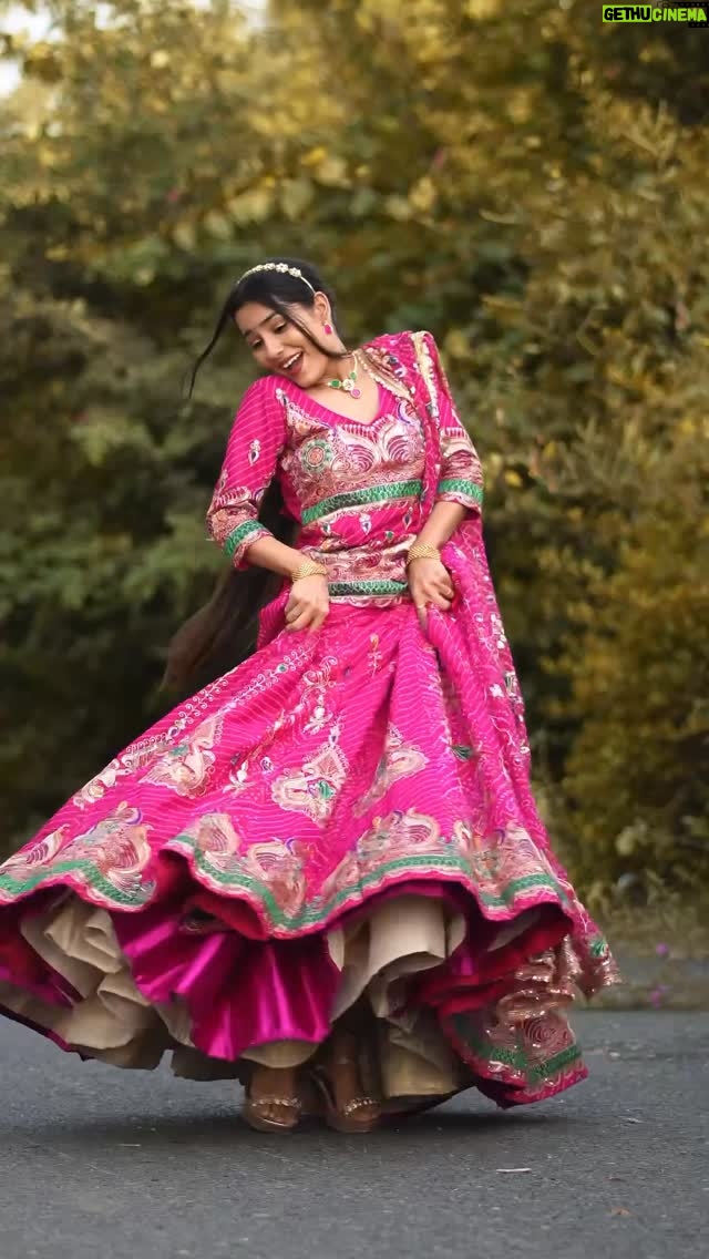 Anju Mor - 114.2K Likes - I’m obsessed with this @ghagra_kurti 💞
.
.
.
#anjumor #anjumordance #reelitfeelit #reelsinstagram