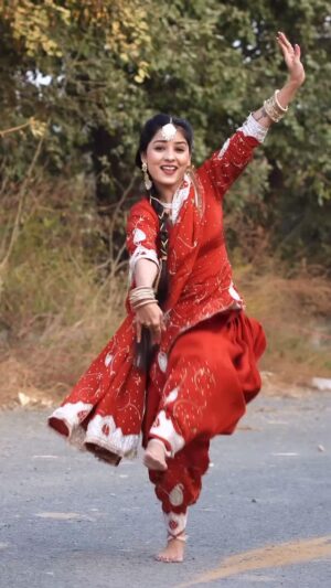 Anju Mor Instagram - Kive ho sab???
.
.
.
.
#anjumor #anjumordance #reelitfeelit #reelsinstagram #trendingreels