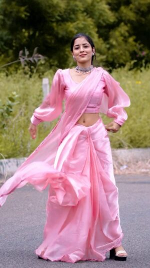 Anju Mor Instagram - Rate this saree out of 10🌸
.
Saree by @ticklingcollections
.
.
.
.
#anjumor #reelsinstagram #viral #reelitfeelit #saree #trendingsaree