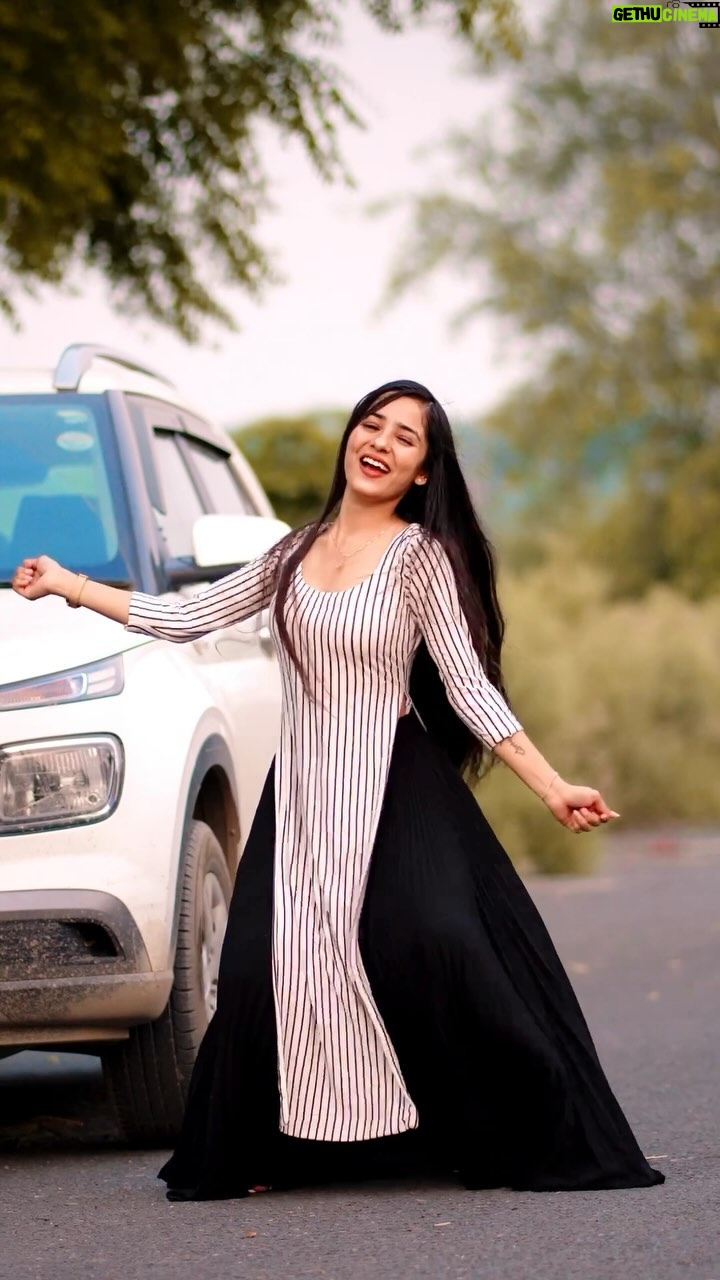 Anju Mor - 536.4K Likes - Sapne mi to aati hun i know😜
.
.
.
.
.
.
#anjumordance #reelsinstagram #reelitfeelit #viral