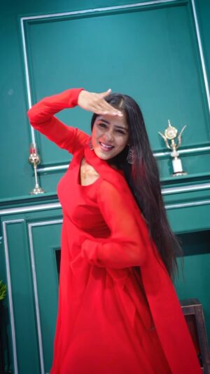 Anju Mor Instagram - 12 aali rail🚂
.
.
.
#anjumordance #anjumor #reelsinstagram #reelitfeelit