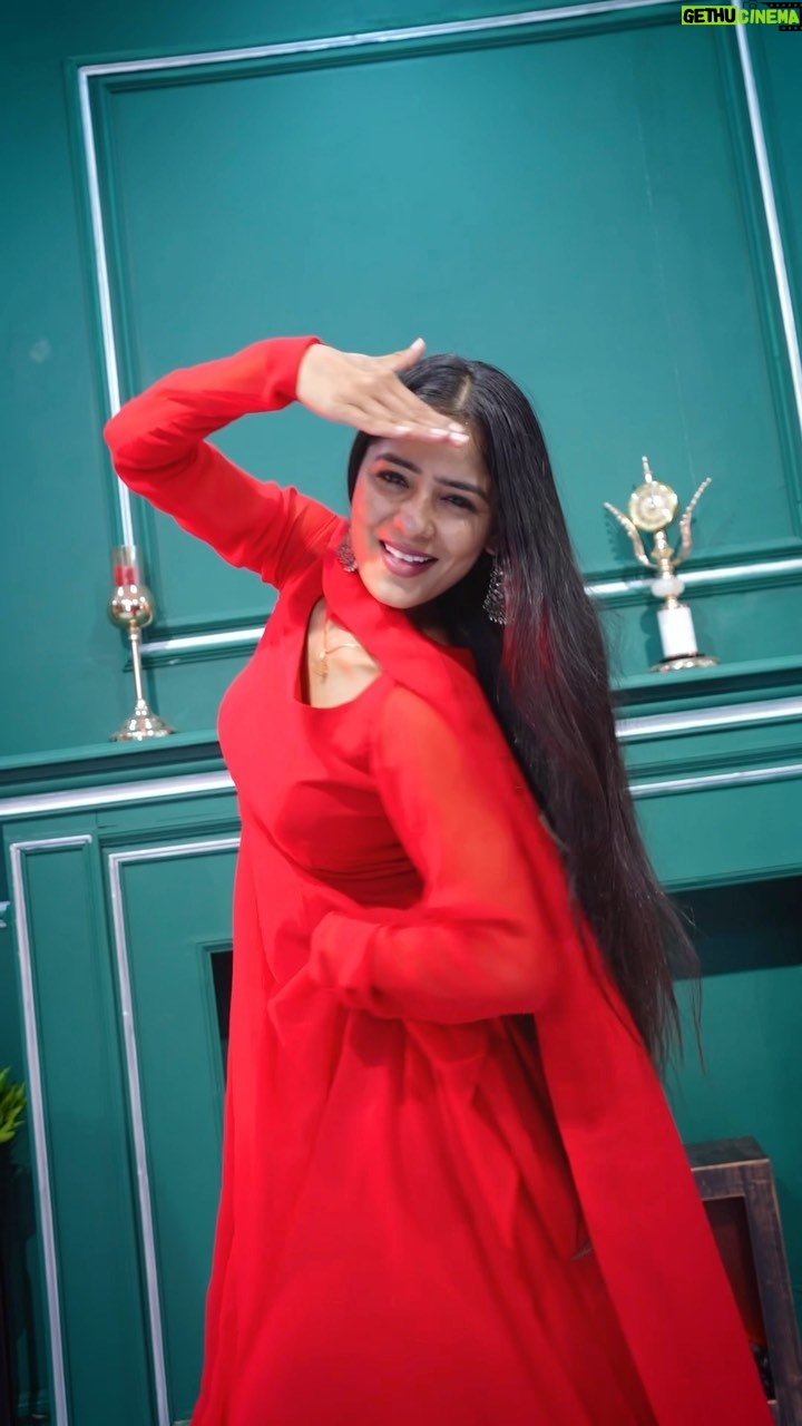 Anju Mor - 96.2K Likes - 12 aali rail🚂 
.
.
.
#anjumordance #anjumor #reelsinstagram #reelitfeelit