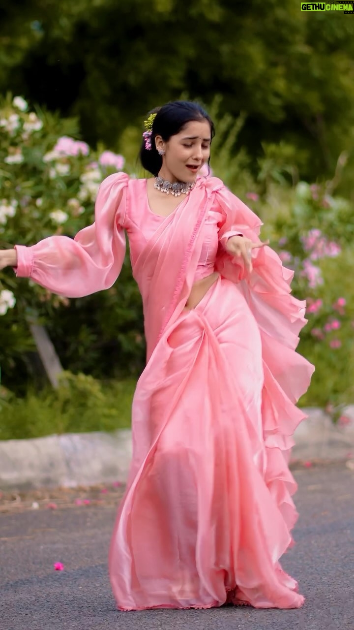 Anju Mor - 224.6K Likes - Apke yha kaisa weather hai?🌸
.
Saree by @ticklingcollections 
.
.
.
.
#anjumor #anjumordance #reelitfeelit #viral