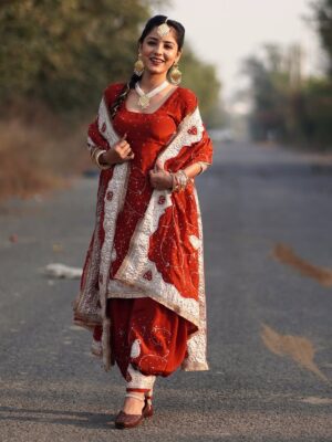 Anju Mor Instagram - Shudh Desi look😉
.
.
.
.
#anjumor #anjumordance #photo #photoshoot #instamood