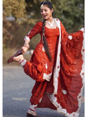 Anju Mor Instagram - Shudh Desi look😉
.
.
.
.
#anjumor #anjumordance #photo #photoshoot #instamood