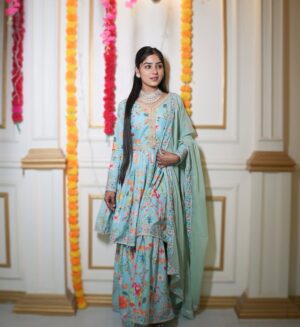 Anju Mor Instagram - Yes i Know i’m cute 🤓🫣
.
.
.
.
#anjumor #anjumordance #forypupage #explore #instagood #homeage #photoshoot #photooftheday #viral #post