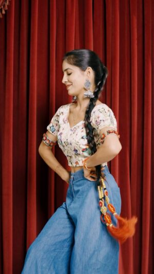 Anju Mor Instagram - Me late hogye kya es reel ke leye🥲
.
.
.
.
.
#anjumor #anjumordance #reelkarofeelkaro #reels #instagram #instalike
