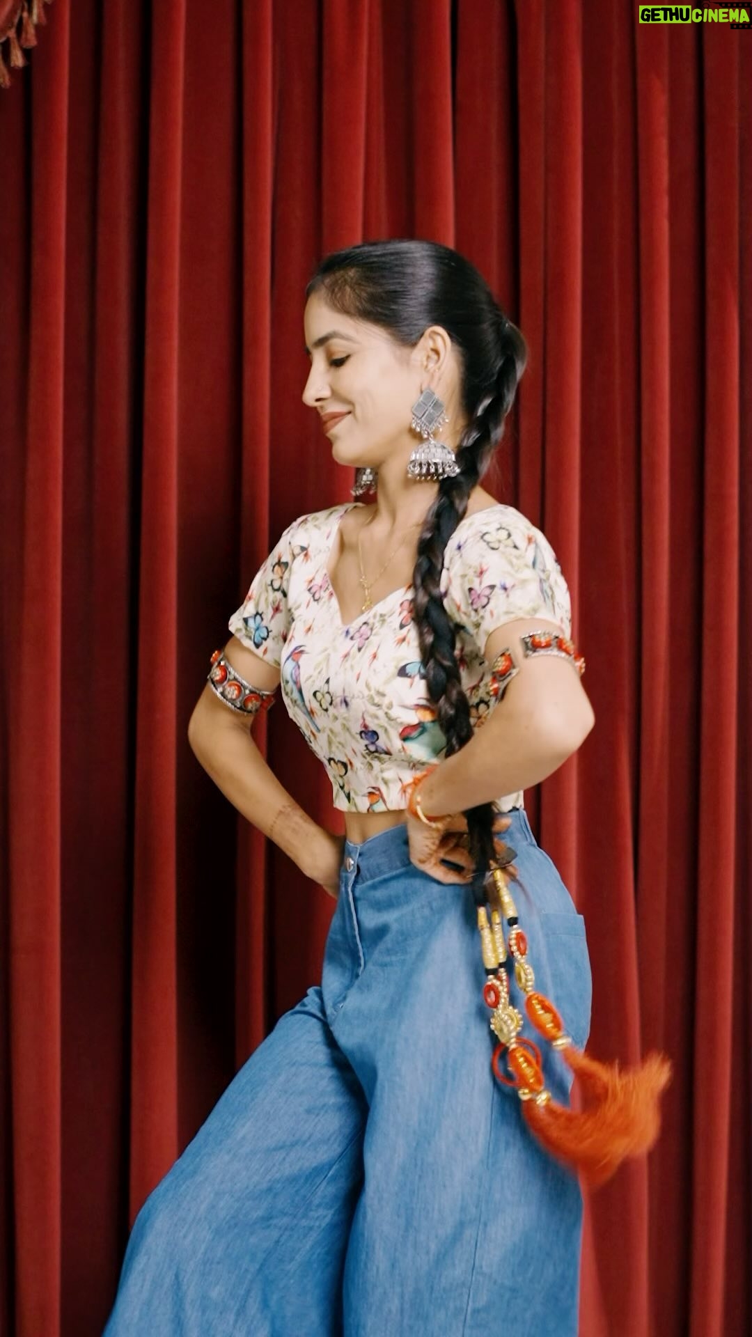 Anju Mor - 147.2K Likes - Me late hogye kya es reel ke leye🥲
.
.
.
.
.
#anjumor #anjumordance #reelkarofeelkaro #reels #instagram #instalike