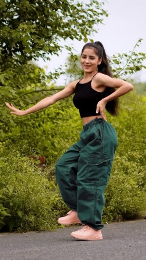 Anju Mor Instagram - Baby doll me 💎 de🤓
.
.
.
.
.
.
#anjumor #reelsinstagram #reelitfeelit #babydoll #anjumordance