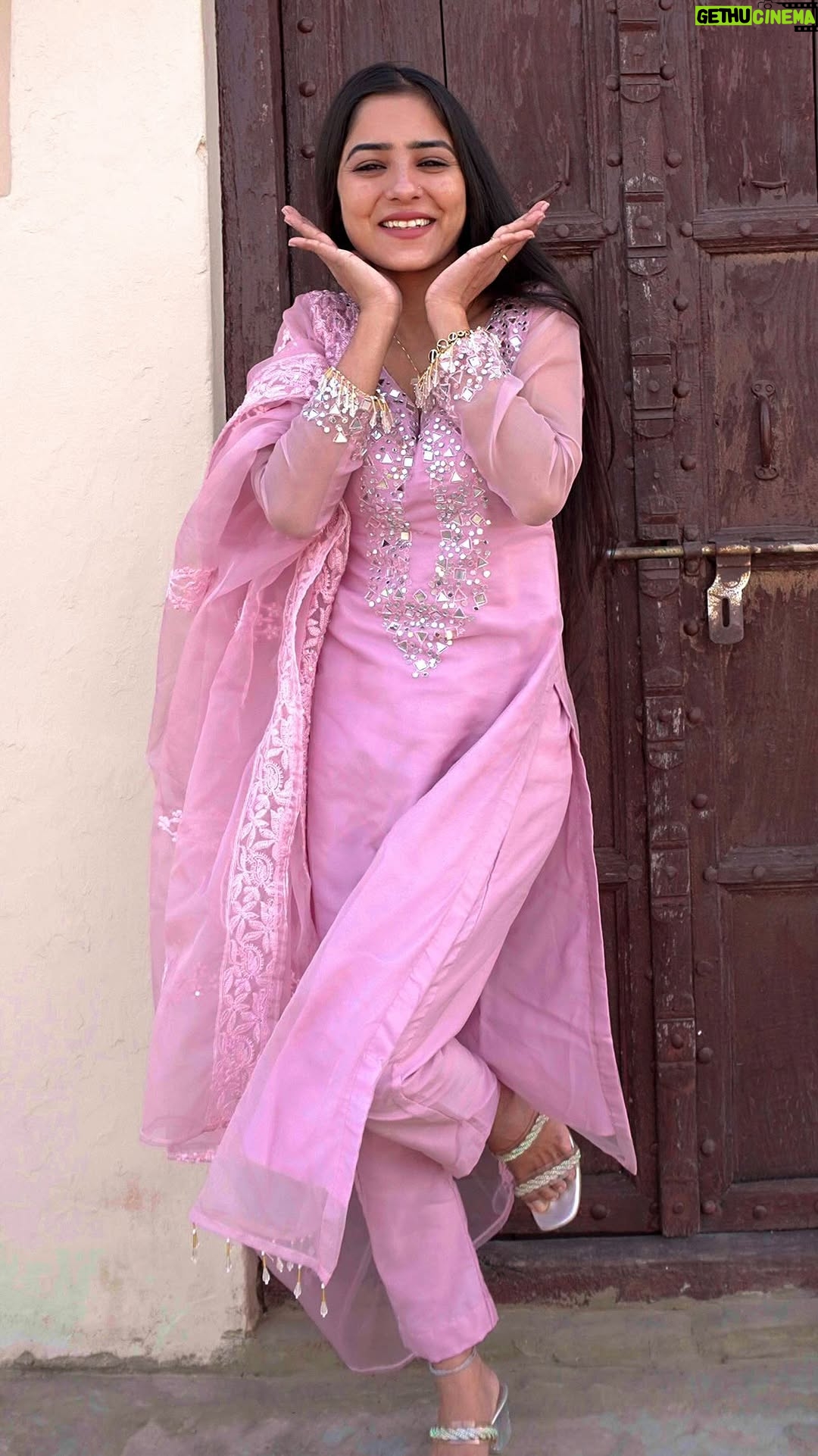 Anju Mor - 155.1K Likes - Apka dil kaise karta hai😜
.
Outfit @ticklingcollections 
.
.
.
#anjumordance #anjumor #reelsinstagram #reelsvideo