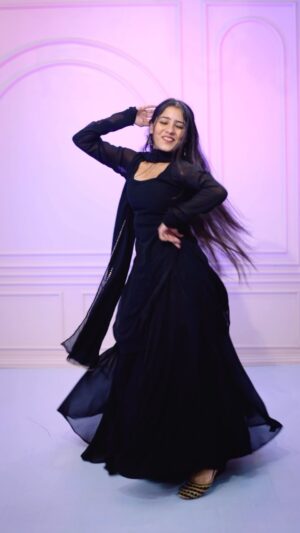 Anju Mor Instagram - ksi kis ke yha shadi hai es month?🤩
.
.
@renukapanwar 😘♥️
.
.
#anjumordance #anjumor #reelsvideo #reelitfeelit #reelsinstagram